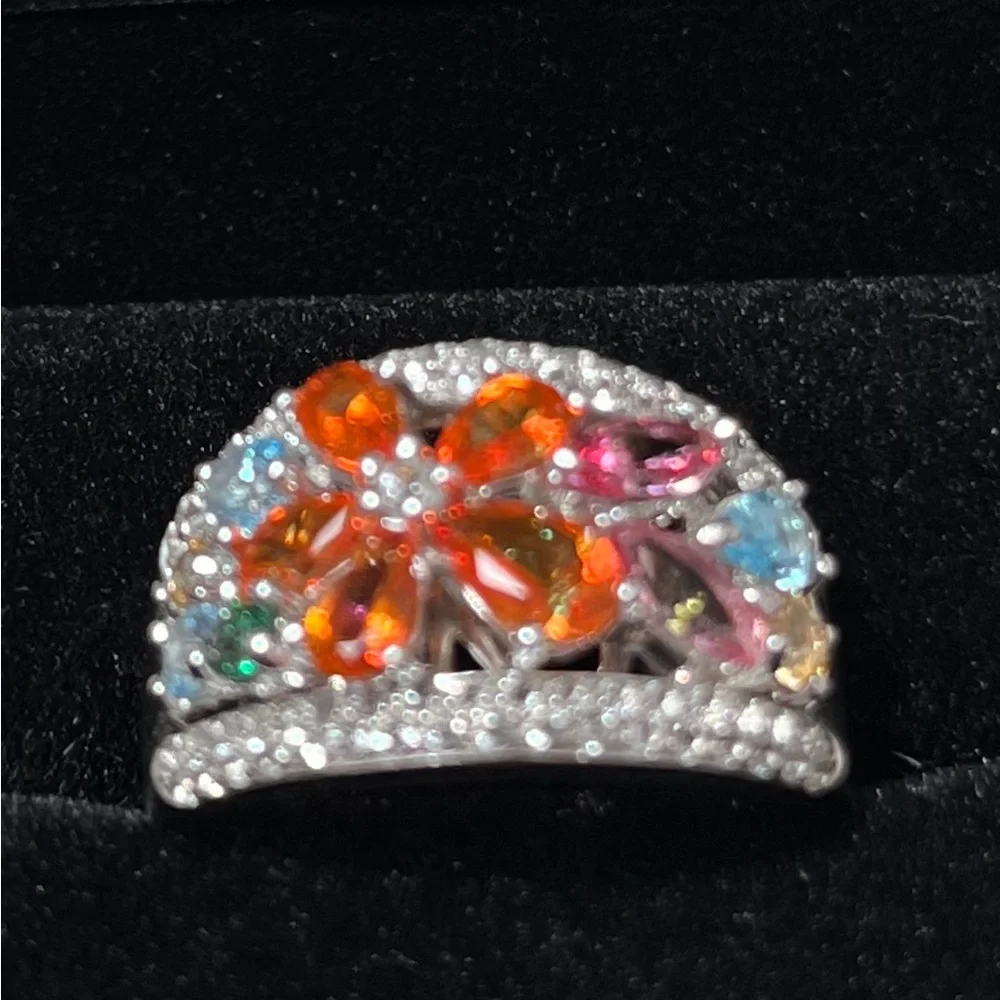 Flower ring sterling silver. Perfect Spring pop of pretty for your finger Size 7 - Picture 2 of 8